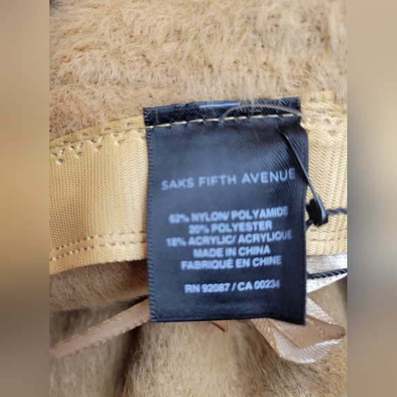 Saks Fifth AvenueFuzzy Bucket Hat one‎ size - Picture 7 of 9